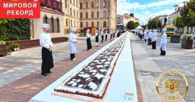 80-метровый плодово-ягодный пирог на центральной площади Советска