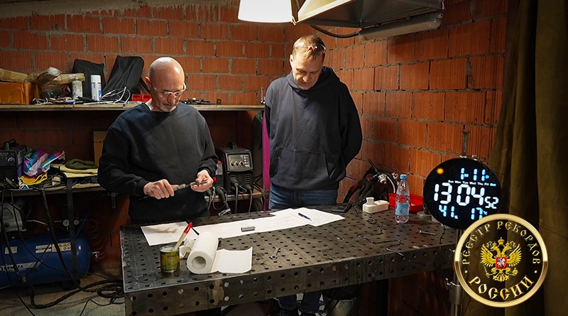 Контроль готового изделия при регистрации мирового рекорда самой юной девочки-токаря