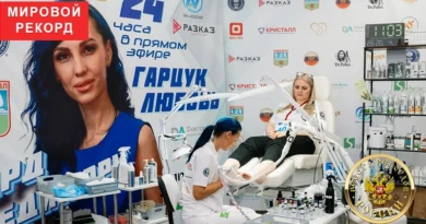 Любовь Гарцук во время рекордного 24‑часового марафона педикюра