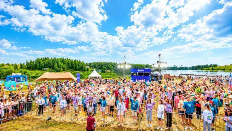 Рекорд России в игре «Ручеёк» в программе семейного фестиваля