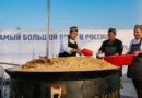 Самый большой казан плова в России приготовили в Чечне в 2019 году.