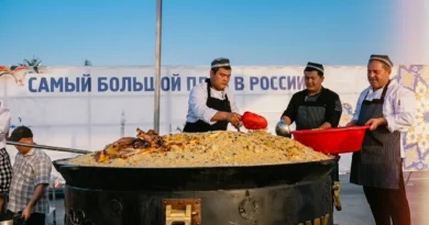 Самый большой казан плова в России приготовили в Чечне в 2019 году.