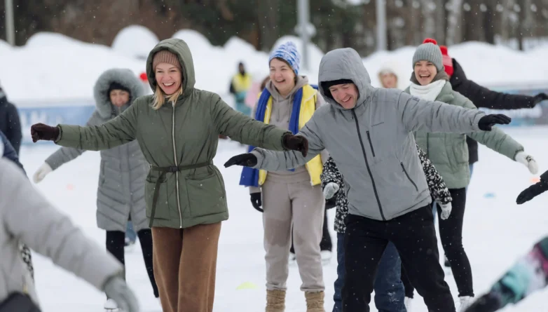 Самый массовый урок фигурного катания объединил участников на льду «Лужников»