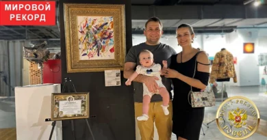 Самый юный участник международной профессиональной художественной выставки