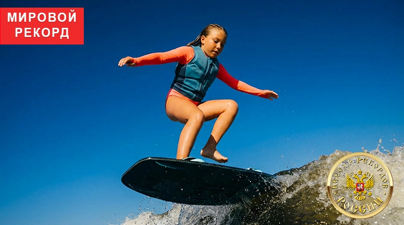 Таисия Максакова выполняет трюк 360 Shove-it