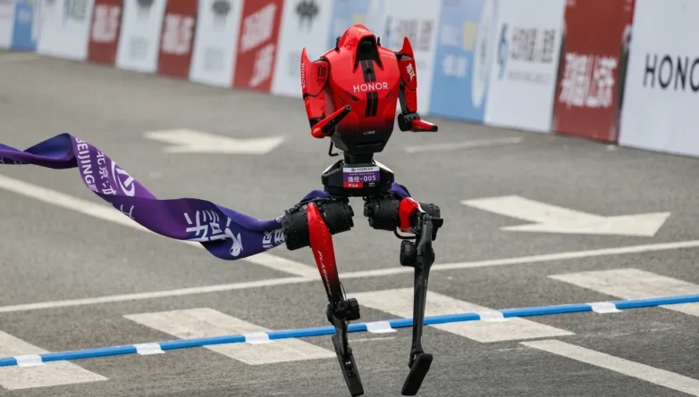 В Пекине андроид обошёл человека на полумарафоне