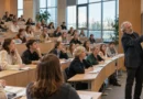 Участники образовательного занятия в аудитории