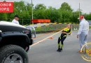 Людмила Спирина буксирует HUMMER H2 зубами