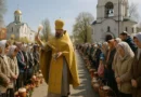 Массовое освящение куличей в храме перед Пасхой