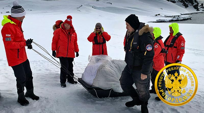 v antarktidu priehali 10 uchastnikov proekta